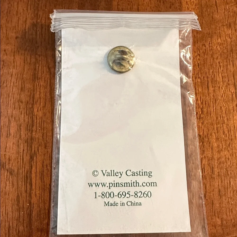 New on Packaging Heart-Shaped Gold Tone Mother's Day Pin‎ with Rose